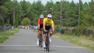 Noah Hobbs battles Josh Tarling for Junior Tour of Wales win