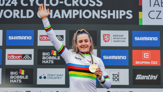 Brilliant Backstedt crowned under-23 champion on final day of UCI Cyclo-cross World Championships