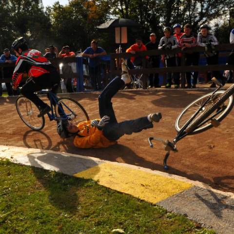 Get into cycle speedway venue - image