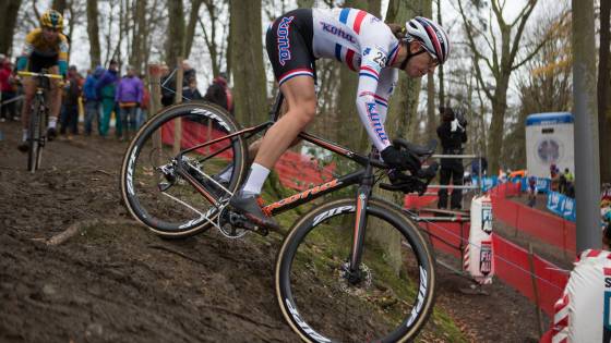 Helen Wyman descending at Namur