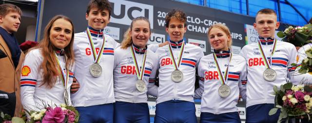 Great Britain storms to team relay silver on day one of the 2024 UCI Cyclo-cross world championships